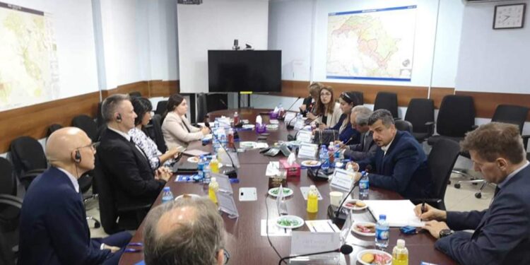 مركز “ميترو للدفاع عن حرية الصحفيين ” يجتمع بمبعوث الأمم المتحدة للعراق