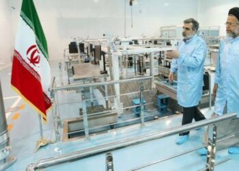 إيران تخفض تخصيب اليورانيوم و توقف “مهاجمة القوات الأمريكية”