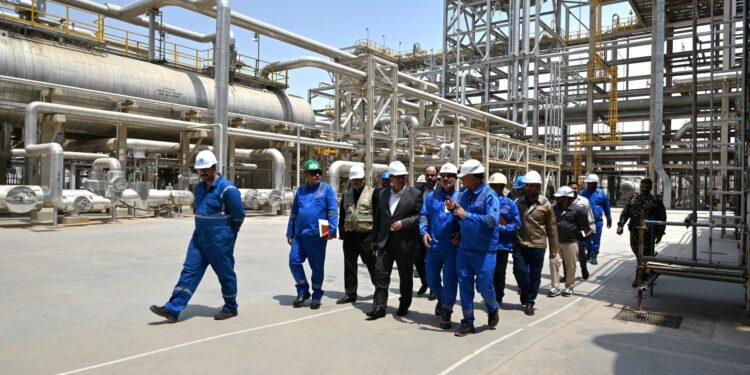 وزارة النفط تؤكد سعيها تشغيل مصفاة كربلاء النفطي بطاقة (140 الف برميل يومياً)