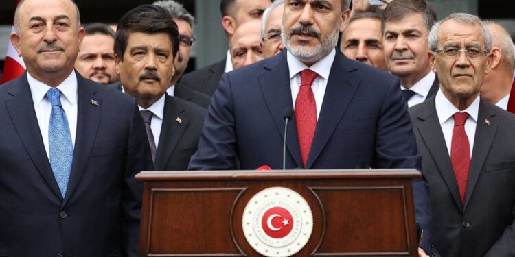 وزير الخارجية التركي يصل إلى بغداد اليوم