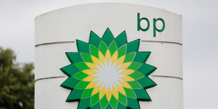 ثالث أكبر شركات النفط العالمية تسارع بالتحـــول إلى “الطاقة النظيفة”