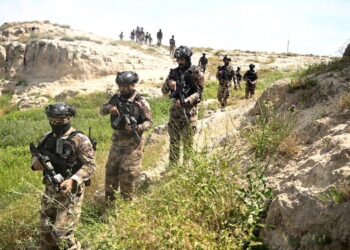 بعد مقتل الجندي الفرنسي ,, القوات العراقية والتحالف يلاحقون داعش في صلاح الدين