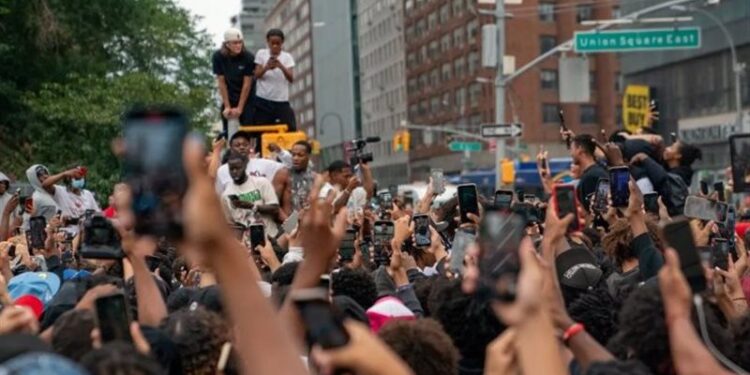 تجمع ترفيهي في أمريكا يتحول إلى ساحة صراع