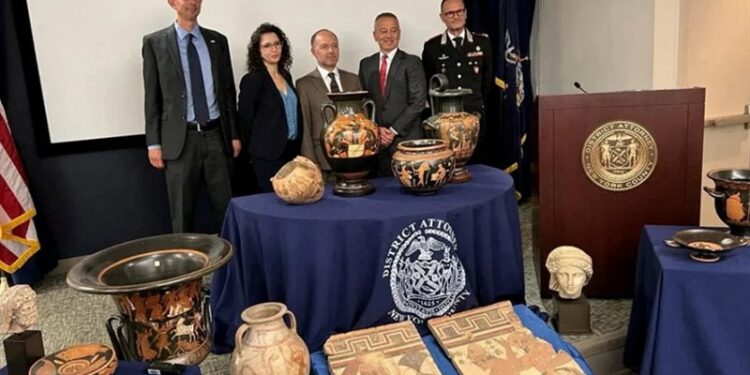 إيطاليا تسترد 266 قطعة أثرية من أمريكا