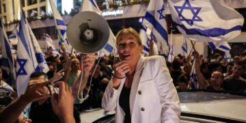 الكشف عن محاولات مسؤولي السفارة الإسرائيلية في بريطانيا “التأثيـــر على المحاكم”