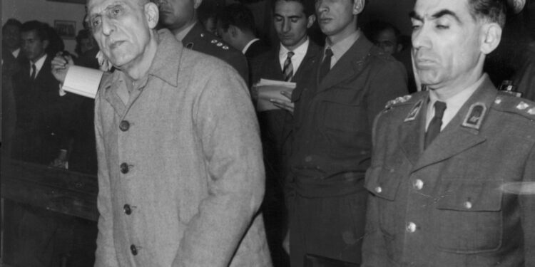 إيران .. 70 عاماً على انقلاب قادته (سي آي أي) لإطاحة محمد مصدق