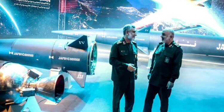 إيران تتهم إسرائيل بالوقوف وراء “مؤامــرة” لــتفجير صواريخها الباليستية