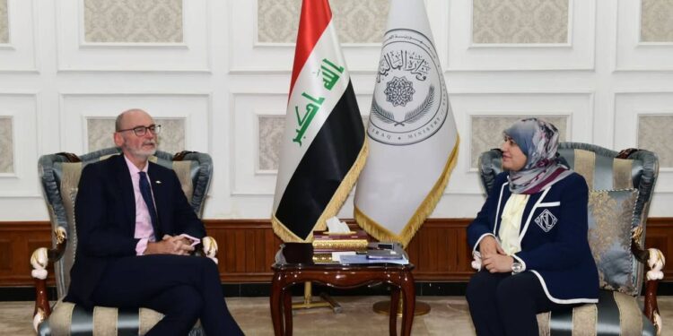 وزير المالية تلتقي بالسفير البريطاني