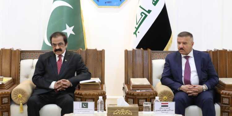 وزير الداخلية يستقبل نظيره الباكستاني