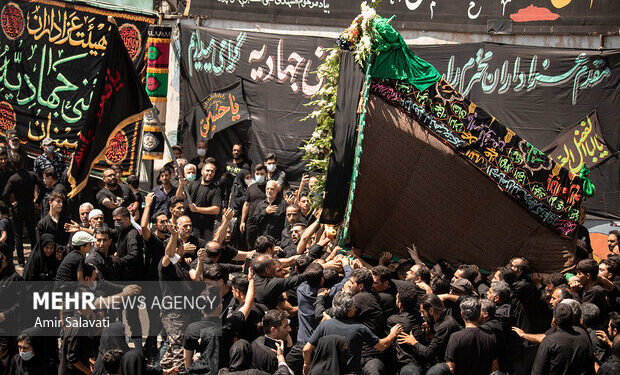 تقرير امريكي .. المعزون بعاشوراء يرددون هتافات ضد “حكم رجال الدين في إيران”