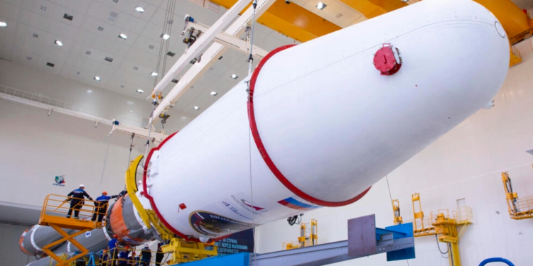 تحطم مركبة الفضاء الروسية (لونا-25) على سطح القمر