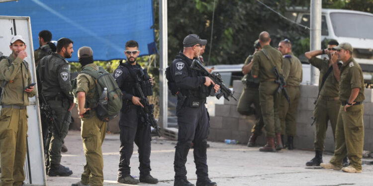 مقتل إسرائيليين 2 بهجوم في بلدة حوارة بالضفة الغربية