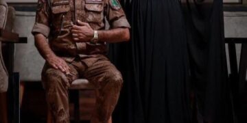 بالوثيقة .. إيداع ضابط “برتبة عقيد” التوقيف بعد نشره جلسة تصوير مع زوجته بالزي العسكري