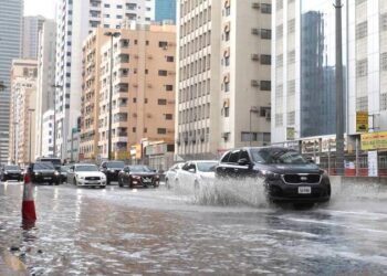 أمطار صيفية غزيرة في دبي والشارقة
