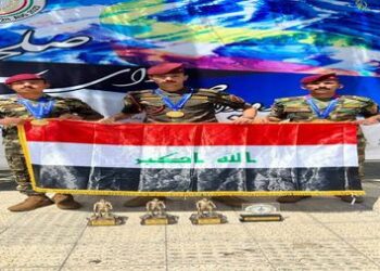 الدفاع تكرم أبطال فرقة القوات الخاصة العراقية بعد حصولهم على (المركز الأول في بطولة التسلق الجبلية)