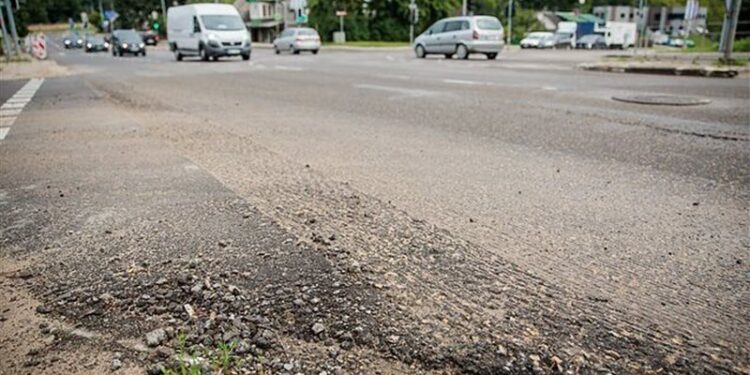 اختفاء الأسفلت بعد انتهاء قمة “الناتو” يثير الجدل في فيلنيوس