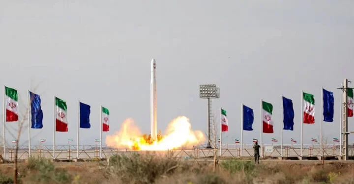 إيران .. بدء العمل على تصنيع قمريْن صناعيين جديدين