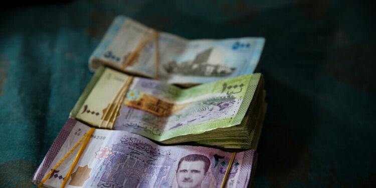 سوريا .. البنك المركزي يعتمد سعراً جديداً للدولار واليورو