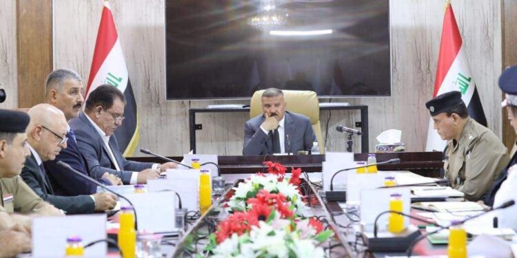 وزير الداخلية يؤكد اهمية حل مشاكل “نظام المرور” والتوقفات التي تحصل فيه