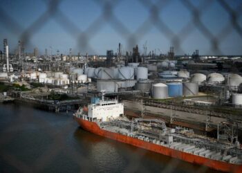 تفريـــغ ناقلة تحمل نفطاً إيرانياً بالقرب من تكساس