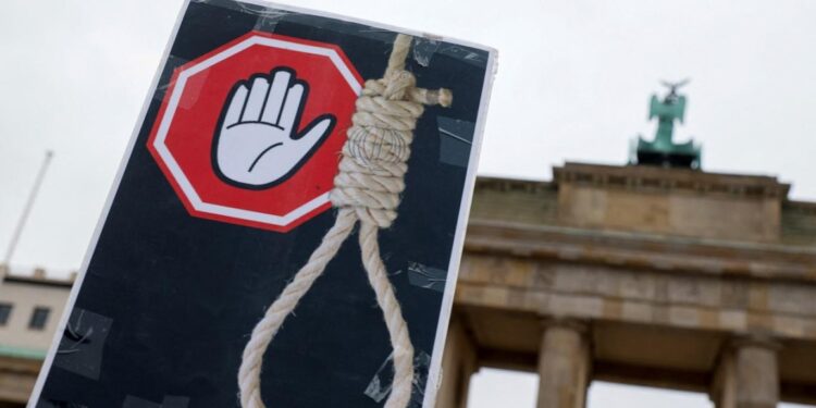 ايران .. إعدام 5 رجال دينوا بتهمة اغتصاب امرأة