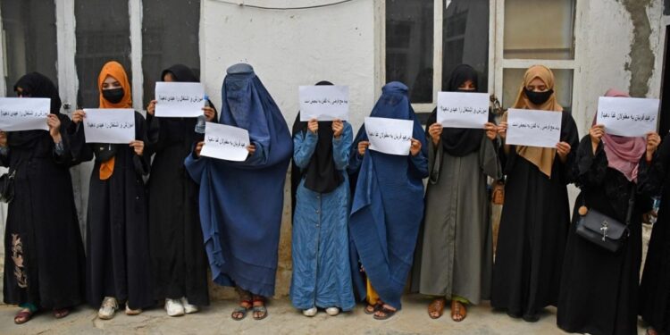 مطالبة أممية بتجريـــم “التمييز بين الجنسين” في أفغانستان