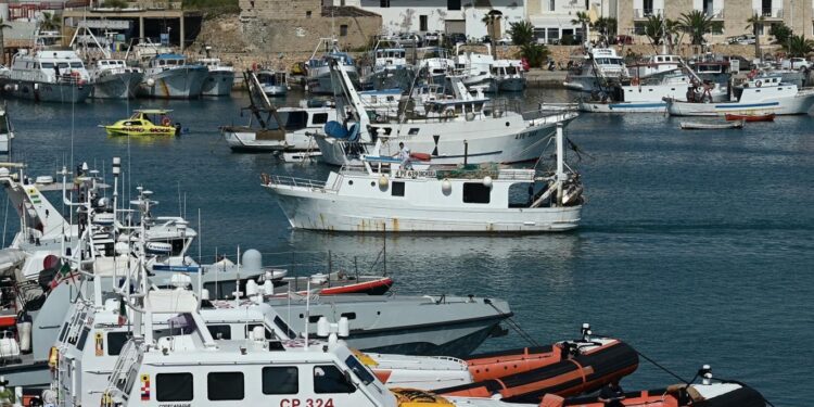 “لامبيدوزا”… جزيرة إيطالية للثراء والعناء