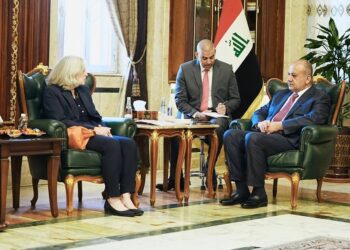 السفيرة الأمريكية.. نعمل على خلق حلولاً لمستقبــل أفضل لجميع العراقيين