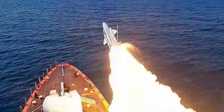 روسيا تعلن تدميـــر “قارب عسكري أمريكي” قرب جزيرة الثعبان‎