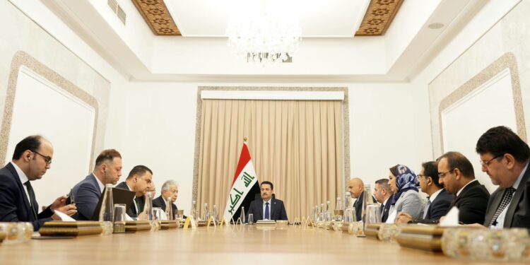 السوداني يترأس اجتماعاً خُصص لبحث آليات توطين الصناعة الدوائية في العراق