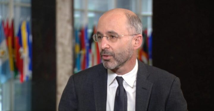 تعاون بين “المتشددين داخل إيران ومعارضي الاتفاق النووي في أمريكا” أطاح بـ(روبرت مالي)