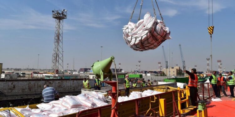 العراق يستورد أكثر من 2000 طن من مادة الرز خلال شهر