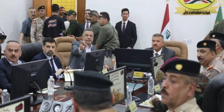 وزير الداخلية يصل ديالى ويلتقي مع القياداة الامنية