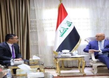 وزير الصحة يلتقي القائم بالأعمال الفلبيني