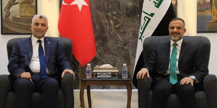 وزير التخطيط يستقبل وزير التجارة التركي