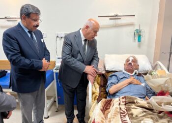 وزير الثقافة يزور الملحن فاروق هلال