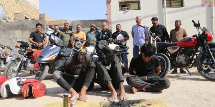 النجف .. القبض على عصابة تمتهن تجارة المخدرات وسرقة الدراجات النارية