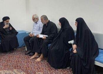 السيد السيستاني يستقبل مجموعة من اهالي الجادرية