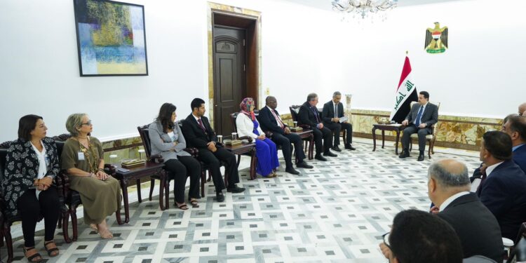 السوداني يستقبل وفد منظمة التربية الدولية