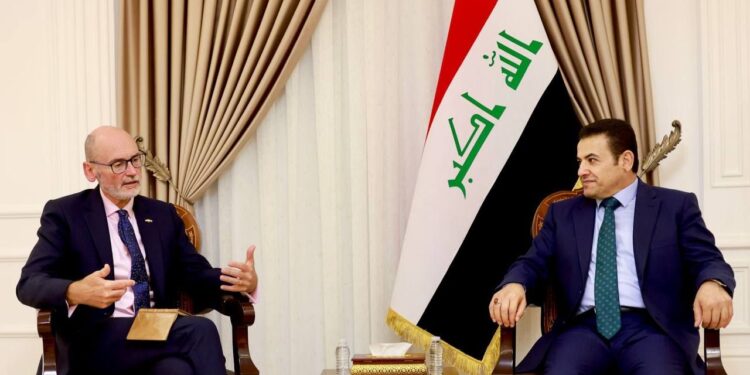 الأعرجي يلتقى سفير المملكة المتحدة