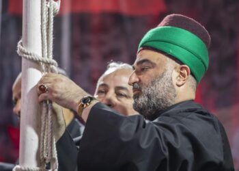 العتبة العباسية ترفـــع راية الامام الحسن تزامنا مع ذكرى استشهاده