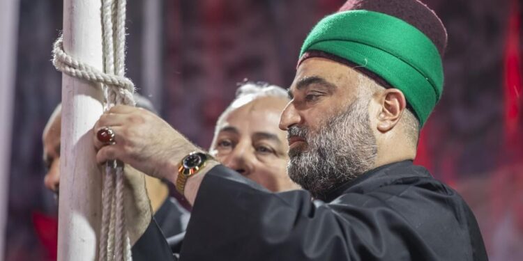 العتبة العباسية ترفـــع راية الامام الحسن تزامنا مع ذكرى استشهاده