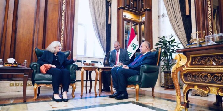 وزير الدفاع يلتقي السفيرة الامريكية