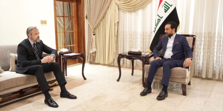 الحلبوسي يتسلم دعوة لزيارة صربيا