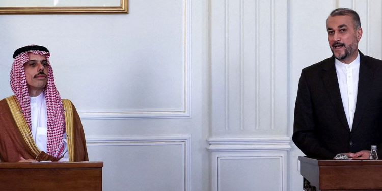 وزير الخارجية السعودي .. نتطلع لزيارة الرئيس الإيراني