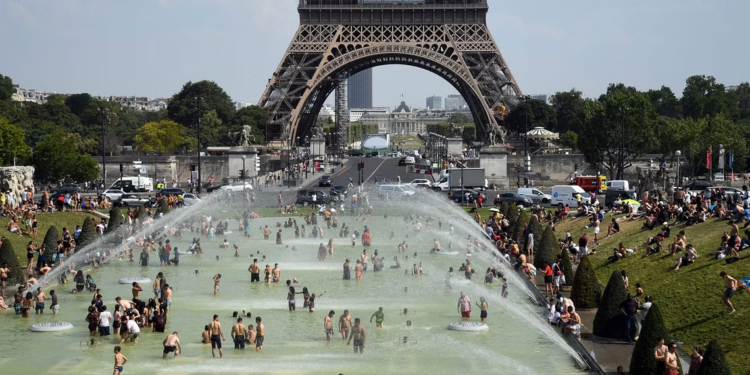 فرنسا تستعد للفترة “الأكثر سخونة” خلال عام 2023