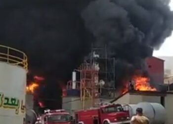 إيران.. اندلاع حريق ضخم في منطقة صناعية