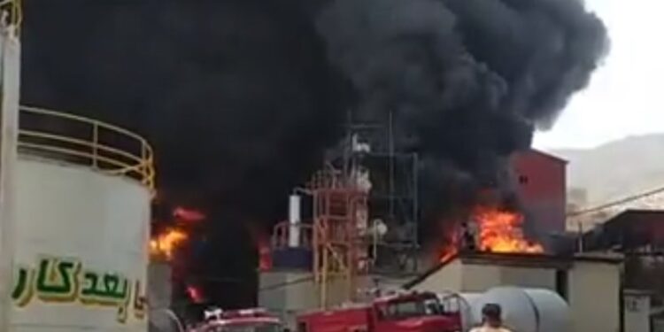 إيران.. اندلاع حريق ضخم في منطقة صناعية