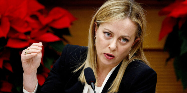 إيطاليا .. رئيسة الوزراء تتدخل بعد انتشار خبر “هروب إيطاليون من مطعم بألبانيا دون دفع الحساب”