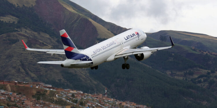 وعكة مفاجئة أنهت حياة الطيار في الحمام ,, طائرة تفقد قائدها برحلة على متنها (271 راكباً)